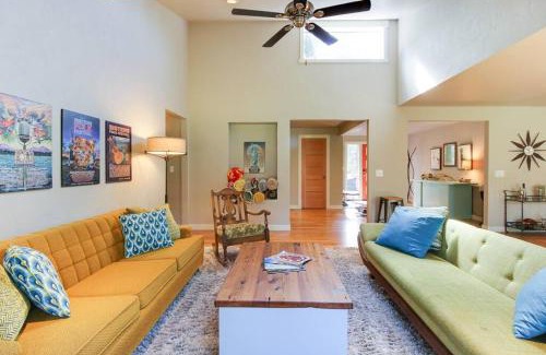 Bend Casa | Serendipitous-AC, Hot Tub, Big Fenced Yard, 2 Master Suites,
