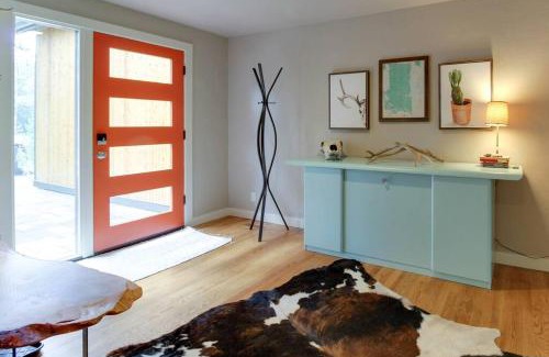Bend Casa | Serendipitous-AC, Hot Tub, Big Fenced Yard, 2 Master Suites,