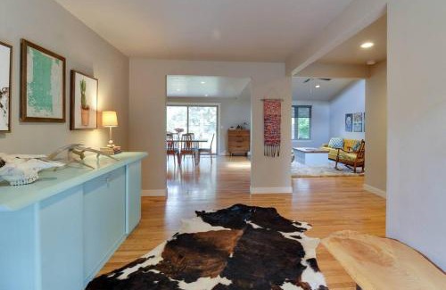 Bend Casa | Serendipitous-AC, Hot Tub, Big Fenced Yard, 2 Master Suites,