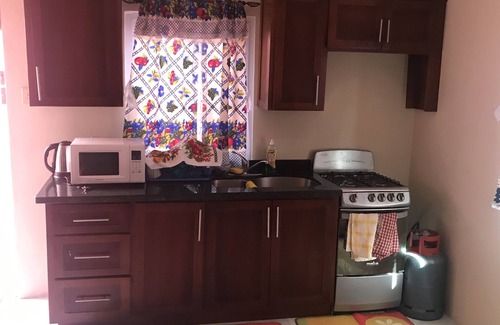 Portmore Apartamento | Serene 1 Bedroom Apt with Pool, Pergola & Cabana E9