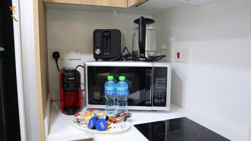 Masdar City Apartamento | Serene 1BR Oasis 2 Retreat with Pool - Easy Airport Access & Near Masdar Park
