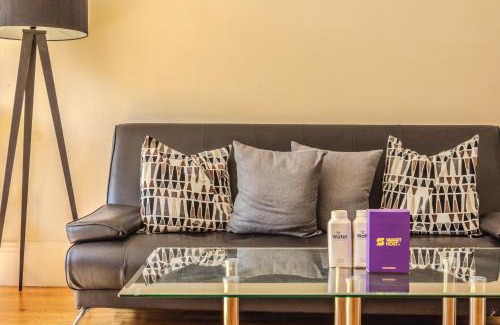 Wimbledon Park Apartamento | Serene 1BR Wimbledon Apt with Private Garden & Parking