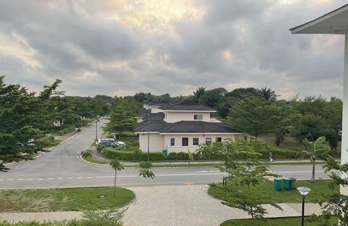 Epetu Apartamento | Serene 2-Bedroom apartment on Golf Course with Lake Views & Luxury Amenities