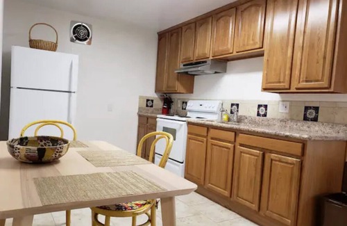 Chabot Park Apartamento | Serene 2 Bedroom Sanctuary w/ Balcony -Easy Access to S