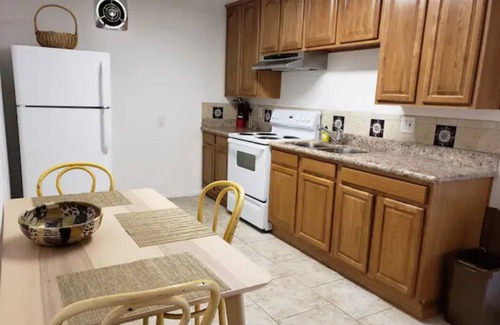 Chabot Park Apartamento | Serene 2 Bedroom Sanctuary w/ Balcony -Easy Access to S