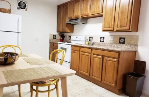 Chabot Park Apartamento | Serene 2 Bedroom Sanctuary w/ Balcony -Easy Access to S