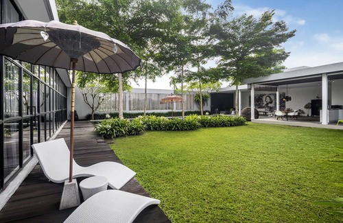 Singakerta Villa | Serene 2 BR Villa with Garden and Pool View