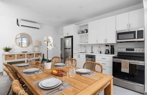 Sabana Liber Villa | Serene "2 in 1" Oasis ~ 2 Pools ~ King Beds ~ BBQ!