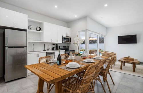 Sabana Liber Villa | Serene "2 in 1" Oasis ~ 2 Pools ~ King Beds ~ BBQ!