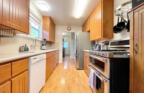 Willow Glen Casa | Serene 2BR Bungalow - Parking + Laundry + Sleep 6