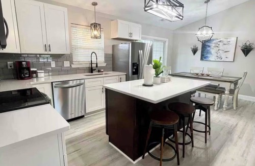 McCutcheon Field Casa | Serene 3-bedroom house w/big yard in Jacksonville
