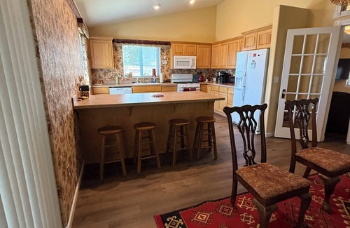 Redmond Casa | Serene 3-bedroom house with AC in Redmond