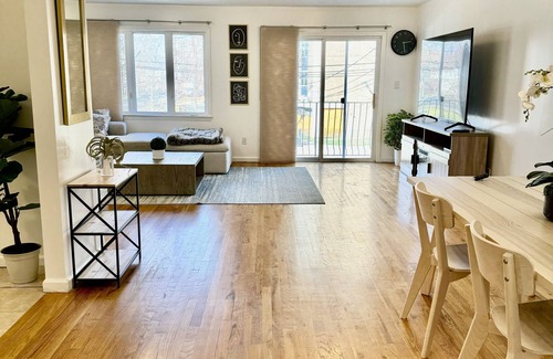 Newark Apartamento | Serene 3BR, 2BA with Free Garage Parking -NYC Access, 5 Mins to EWR,Newark, NJ