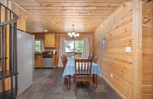 Alta Sierra Cabina | Serene 4 bedroom Cabin in Southern Sierras Near Kernville/Lake Isabella