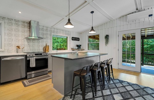 North Woodstock Chalet De Esquí | Serene 6-Bedroom Mountainside Chalet Retreat w/ EV Charging