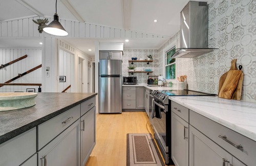 North Woodstock Chalet De Esquí | Serene 6-Bedroom Mountainside Chalet Retreat w/ EV Charging