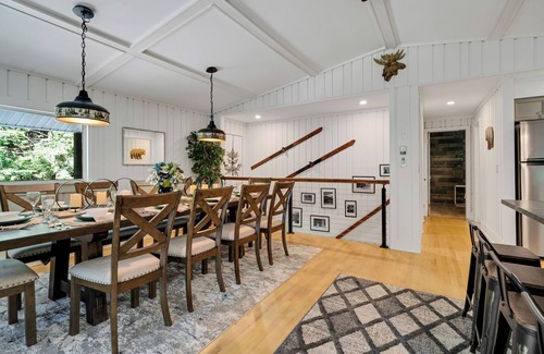 North Woodstock Chalet De Esquí | Serene 6-Bedroom Mountainside Chalet Retreat w/ EV Charging