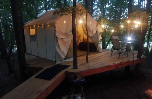 Grandview Cabina | Serene 7 Tree glamping site a romantic forest getaway