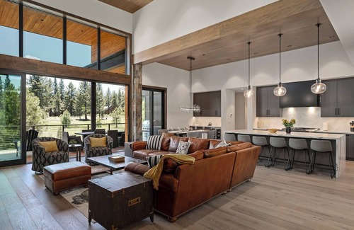 Truckee Casa | Serene Alpine Retreat, Private Hot Tub, EV Charger, Fire Pit & Golf Course Views