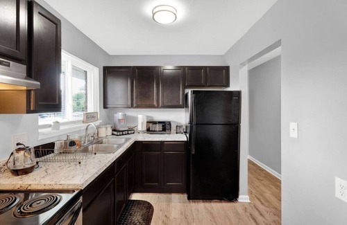 Sterling Heights Apartamento | Serene and Central Home ~ WiFi ~ Pet Friendly!