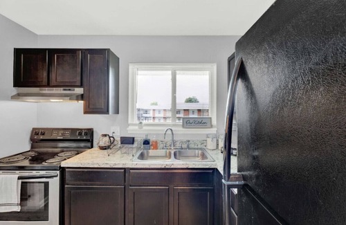 Sterling Heights Apartamento | Serene and Central Home ~ WiFi ~ Pet Friendly!