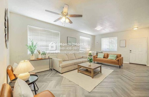 Palmdale Casa | Serene and Elegant Estate On Racquet Ln #42183