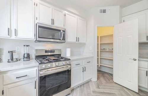 Palmdale Casa | Serene and Elegant Estate On Racquet Ln #42183