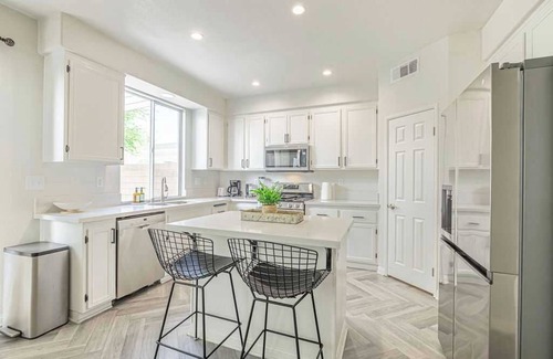 Palmdale Casa | Serene and Elegant Estate On Racquet Ln #42183