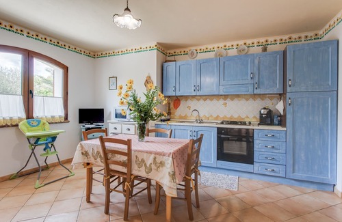 Bari Sardo Apartamento | Serene Apartment Hibiscus with Terrace, Wi-Fi & Mountain View; Parking Available