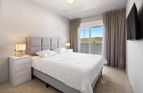 Istan Apartamento | Serene Apartment near Marbella Lake Views RDR495