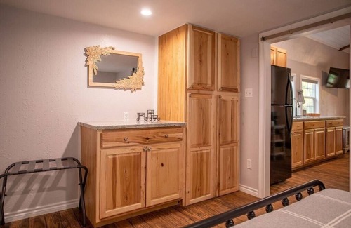 Wood County Cabina | Serene beautiful country cabin on beautiful pond