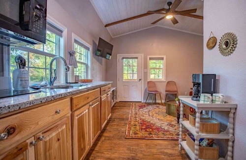 Wood County Cabina | Serene beautiful country cabin on beautiful pond