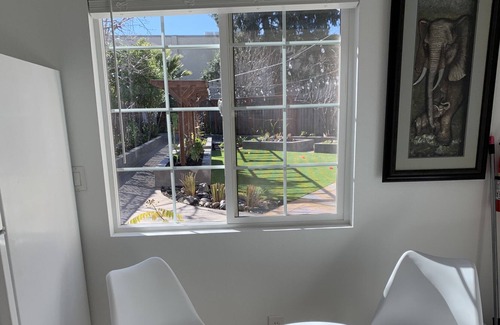Castro Valley Cabaña | Serene & Bright 1 Bedroom Cottage/Garden Views/Free Parking/Free Laundry