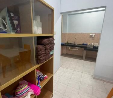 Bukit Baru Apartamento | Serene Bukit Beruang Cottage 4 ROOMS FULL AIRCOND & NETFLIX by EZYROOM MELAKA