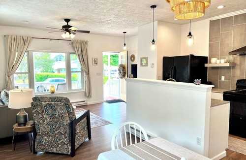 Oswego Casa | Serene bungalow: Modern Comfort near the Hospital, Power Plants and Campus