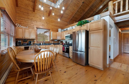 Spearfish Cabina | Serene cabin getaway minutes from hiking, biking, UTV and snowmobile trails.