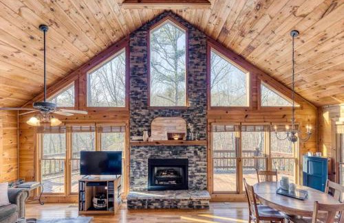 Blue Ridge Chalet De Esquí | Serene Cabin*Mountain Views*Hot Tub*Large Decks