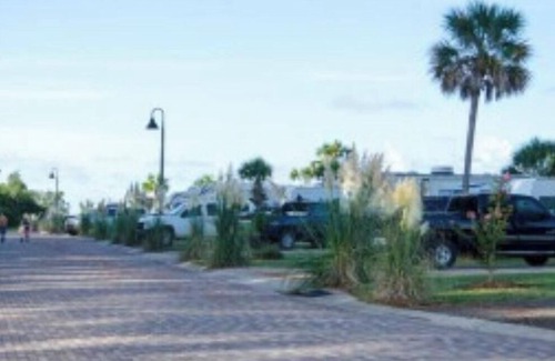 Carrabelle Alquiler De RV | Serene campground in Carrabelle for a peaceful getaway
