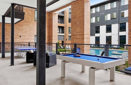 Highland Apartamento | Serene Central Austin 1BR w/ Gym, Pool & W/D, nr cafe, by Blueground