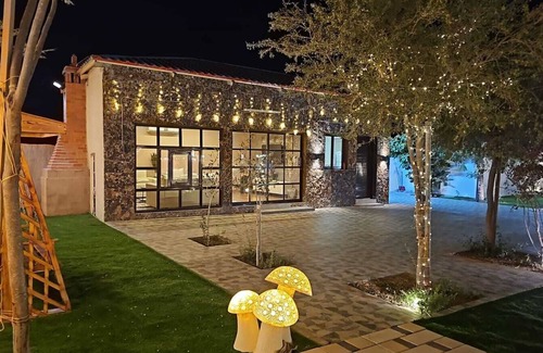Ras Al Khaimah Chalet De Esquí | Serene chalet with WiFi in Ras Al-Khaimah