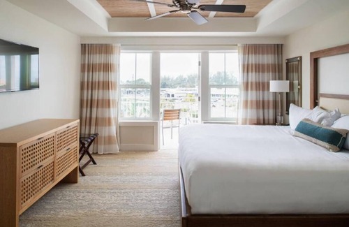 Holmes Beach Hotel | Serene Coastal Villa w/Kitchen & Marina Access Near Beach