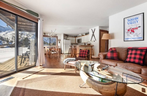 Olympic Valley Condominio | Squaw Summer Condo w / VIEWS | Caminar al pueblo