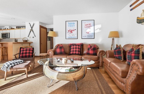 Olympic Valley Condominio | Squaw Summer Condo w / VIEWS | Caminar al pueblo