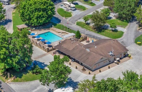Gatlinburg - Pigeon Forge Cabaña | Serene Cottage near Dollywood