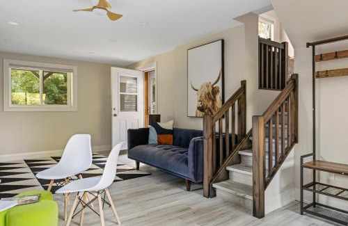 Collingwood Casa | Serene Cottage within 15 minutes of Skiing and Beach!