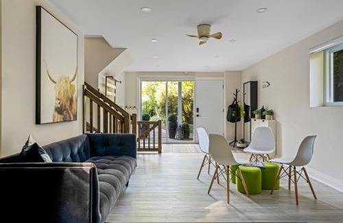 Collingwood Casa | Serene Cottage within 15 minutes of Skiing and Beach!