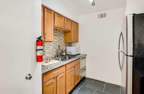 Knox - Henderson Condominio | Serene Dallas Condo w/ Pool - Walkable Location!