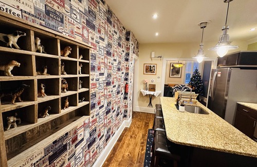 West Chester Casa | Serene Downtown Luxury Retreat, Hot Tub, Garden, High-end Hospitality