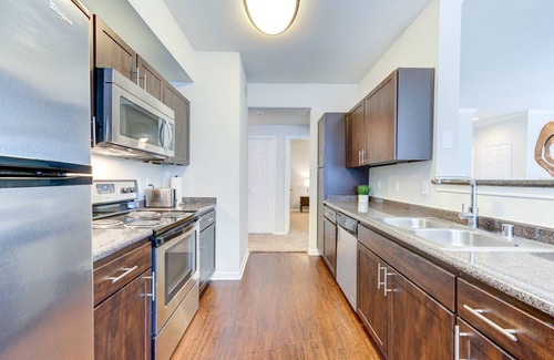 Alden Bridge Apartamento | Escape sereno en los pinos