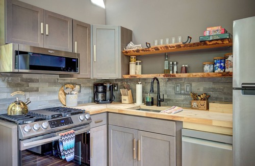 Boone Cabina | Serene Escape w/ Spa Baths, Great Location
